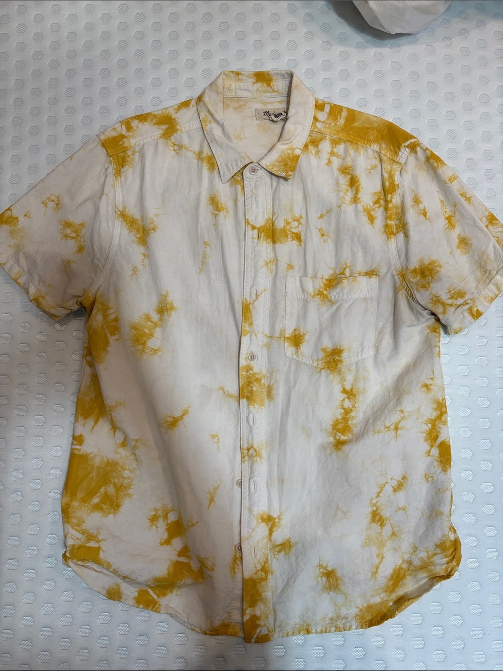 Men’s Madewell Short Sleeve Button-Down in Yellow and White Tie-Dye